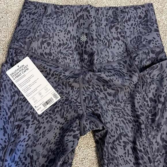 Athleta Salutation Stash Pocket II Capri - Picture 4 of 5